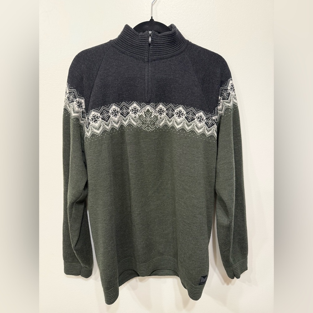 Dale of Norway Moritz Sweater Men’s SZ XXL
Charcoal and green Quarter Zip